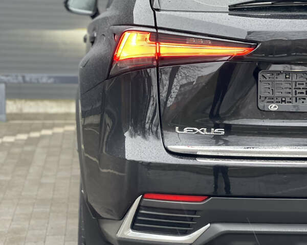Черный Лексус НХ, объемом двигателя 1.99 л и пробегом 101 тыс. км за 33800 $, фото 28 на Automoto.ua