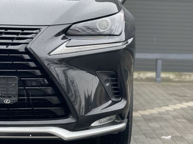 Черный Лексус НХ, объемом двигателя 2 л и пробегом 92 тыс. км за 33800 $, фото 2 на Automoto.ua