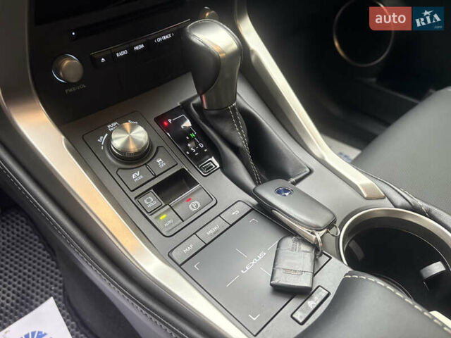 Черный Лексус НХ, объемом двигателя 2.49 л и пробегом 83 тыс. км за 38600 $, фото 12 на Automoto.ua