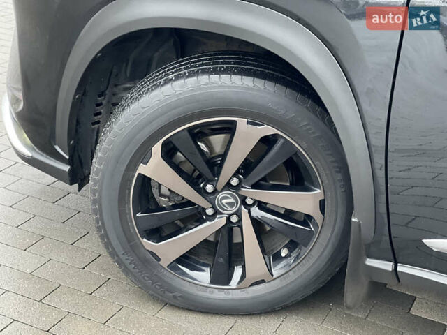 Черный Лексус НХ, объемом двигателя 1.99 л и пробегом 101 тыс. км за 33800 $, фото 2 на Automoto.ua