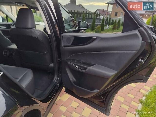 Чорний Лексус НХ, об'ємом двигуна 2.5 л та пробігом 31 тис. км за 37500 $, фото 13 на Automoto.ua