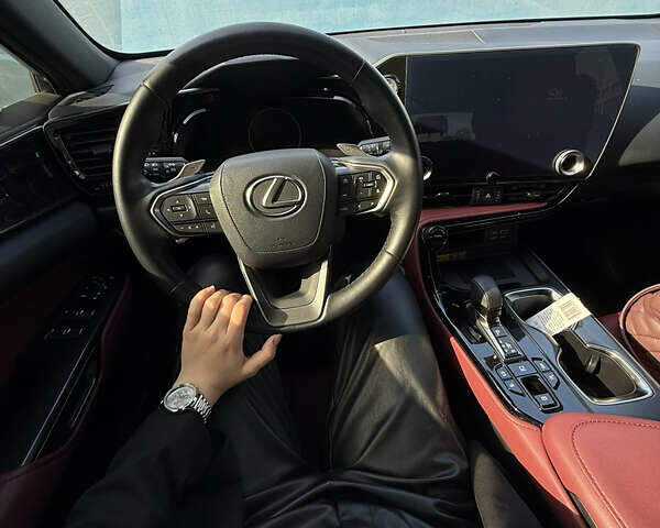 Черный Лексус НХ, объемом двигателя 2.49 л и пробегом 23 тыс. км за 48500 $, фото 4 на Automoto.ua
