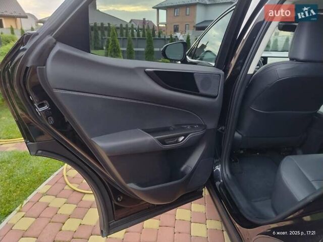 Чорний Лексус НХ, об'ємом двигуна 2.5 л та пробігом 31 тис. км за 37500 $, фото 11 на Automoto.ua