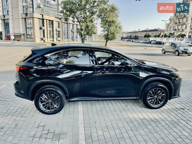 Черный Лексус НХ, объемом двигателя 2.49 л и пробегом 27 тыс. км за 41500 $, фото 3 на Automoto.ua