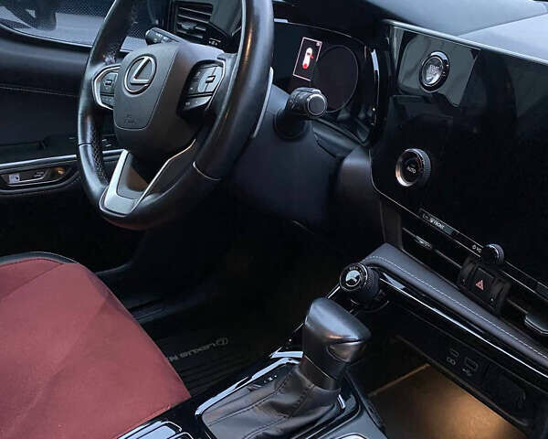 Черный Лексус НХ, объемом двигателя 1.99 л и пробегом 162 тыс. км за 43200 $, фото 5 на Automoto.ua