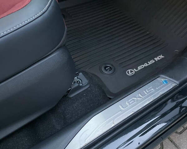 Черный Лексус НХ, объемом двигателя 1.99 л и пробегом 162 тыс. км за 43200 $, фото 6 на Automoto.ua