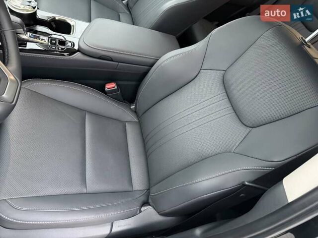 Чорний Лексус НХ, об'ємом двигуна 2.49 л та пробігом 2 тис. км за 51500 $, фото 17 на Automoto.ua