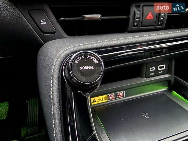 Чорний Лексус НХ, об'ємом двигуна 2.49 л та пробігом 2 тис. км за 51500 $, фото 26 на Automoto.ua