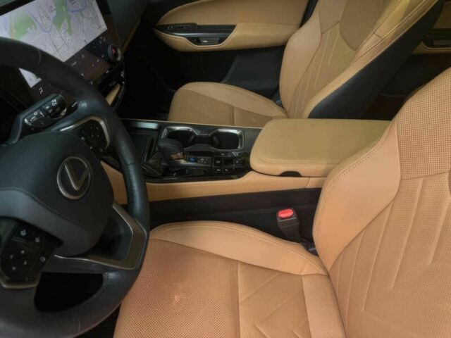 Черный Лексус НХ, объемом двигателя 2.5 л и пробегом 4 тыс. км за 28700 $, фото 10 на Automoto.ua