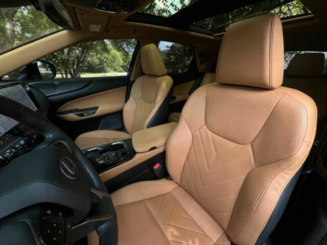 Черный Лексус НХ, объемом двигателя 2.5 л и пробегом 4 тыс. км за 28700 $, фото 9 на Automoto.ua
