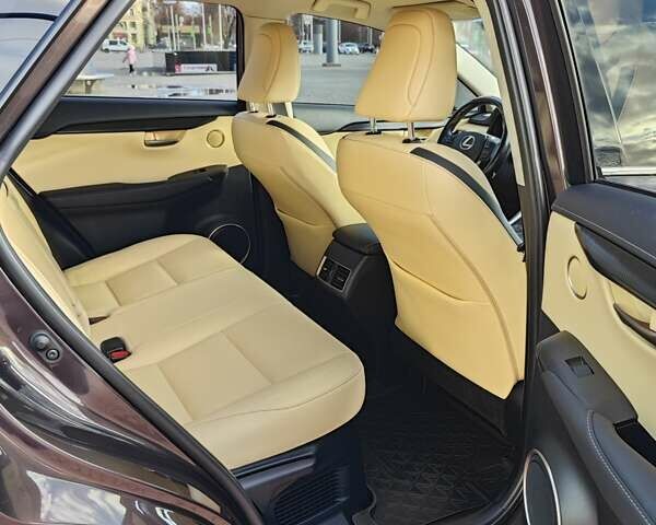 Коричневий Лексус НХ, об'ємом двигуна 2 л та пробігом 113 тис. км за 21000 $, фото 7 на Automoto.ua