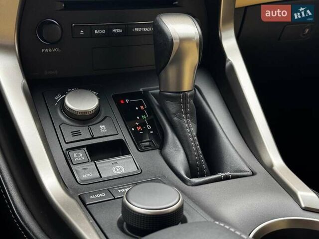 Коричневий Лексус НХ, об'ємом двигуна 2 л та пробігом 113 тис. км за 20990 $, фото 24 на Automoto.ua