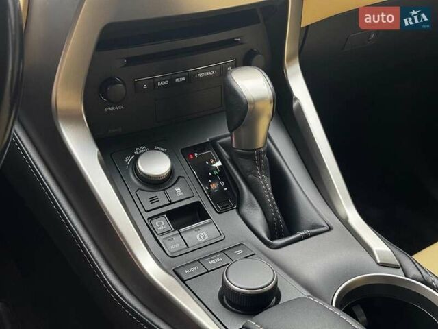 Коричневий Лексус НХ, об'ємом двигуна 2 л та пробігом 113 тис. км за 20990 $, фото 16 на Automoto.ua