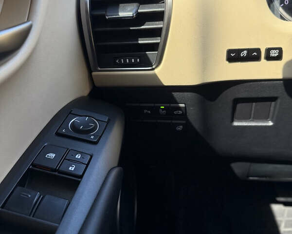 Лексус НХ 2014 в Львове на Automoto.ua Красный Лексус НХ, объемом двигателя 2 л и пробегом 195 тыс. км за 22200 $, фото 26 на Automoto.ua