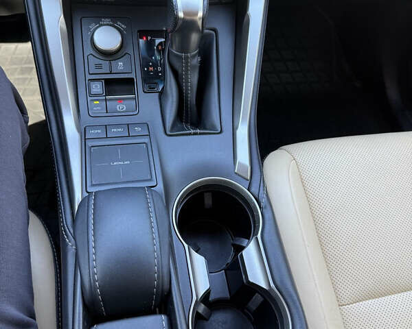 Лексус НХ 2014 в Львове на Automoto.ua Красный Лексус НХ, объемом двигателя 2 л и пробегом 195 тыс. км за 22200 $, фото 18 на Automoto.ua