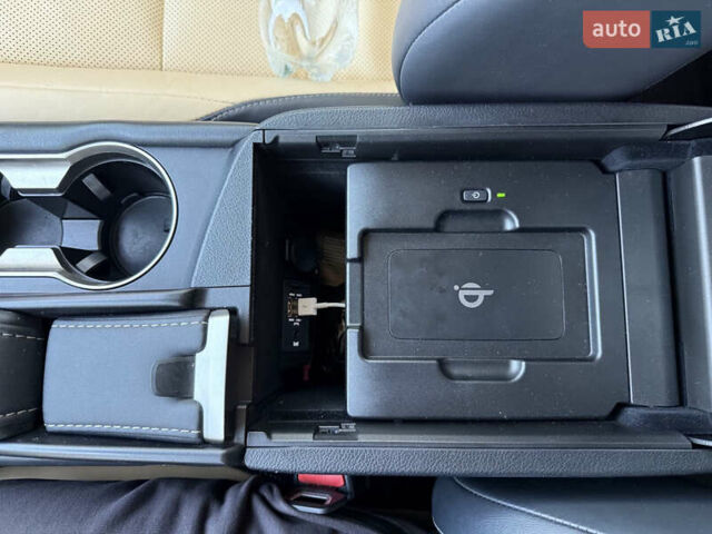 Лексус НХ 2014 в Львове на Automoto.ua Красный Лексус НХ, объемом двигателя 2 л и пробегом 195 тыс. км за 22200 $, фото 29 на Automoto.ua