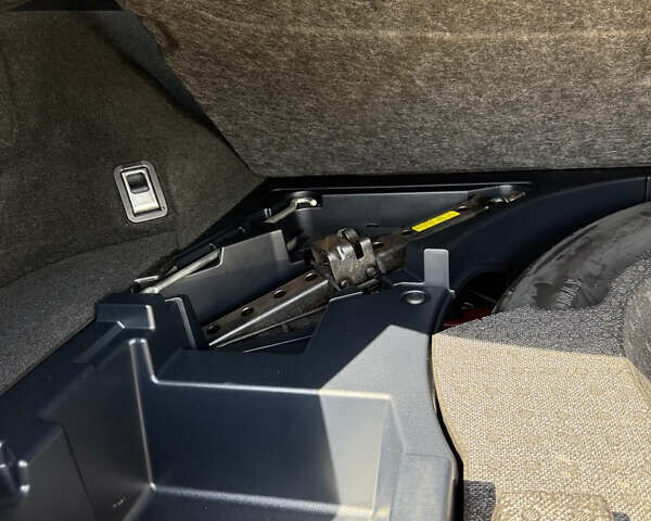 Лексус НХ 2014 в Львове на Automoto.ua Красный Лексус НХ, объемом двигателя 2 л и пробегом 195 тыс. км за 22200 $, фото 2 на Automoto.ua