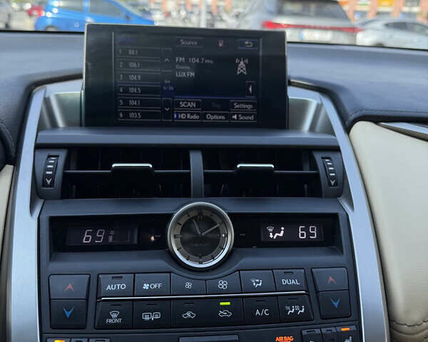 Лексус НХ 2014 в Львове на Automoto.ua Красный Лексус НХ, объемом двигателя 2 л и пробегом 195 тыс. км за 22200 $, фото 27 на Automoto.ua