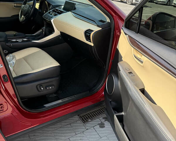 Лексус НХ 2014 в Львове на Automoto.ua Красный Лексус НХ, объемом двигателя 2 л и пробегом 195 тыс. км за 22200 $, фото 7 на Automoto.ua