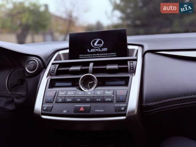 Красный Лексус НХ, объемом двигателя 2 л и пробегом 125 тыс. км за 24800 $, фото 74 на Automoto.ua