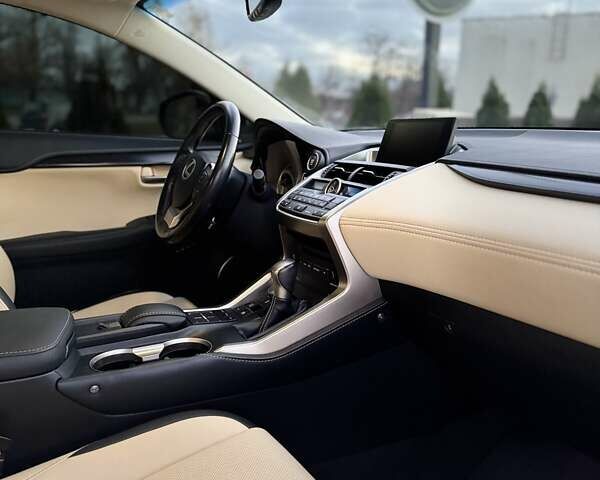 Красный Лексус НХ, объемом двигателя 2 л и пробегом 60 тыс. км за 25000 $, фото 8 на Automoto.ua