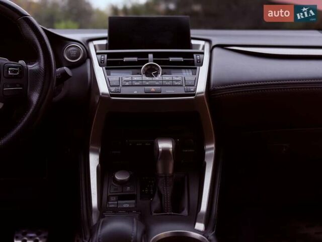 Красный Лексус НХ, объемом двигателя 2 л и пробегом 125 тыс. км за 24800 $, фото 57 на Automoto.ua