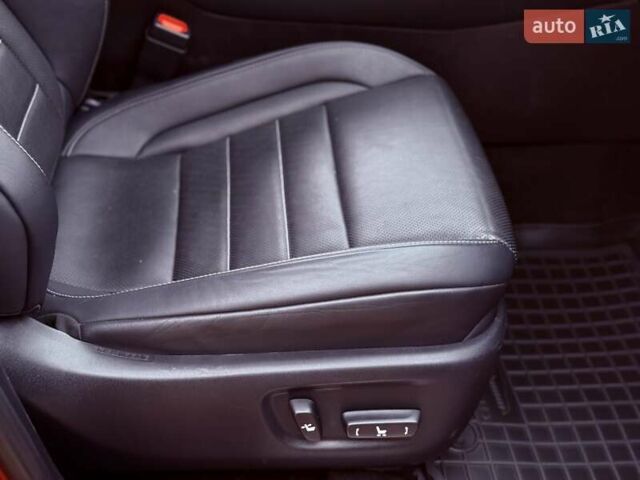 Красный Лексус НХ, объемом двигателя 2 л и пробегом 125 тыс. км за 24800 $, фото 63 на Automoto.ua