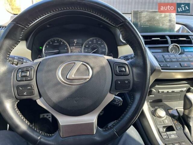 Червоний Лексус НХ, об'ємом двигуна 2 л та пробігом 91 тис. км за 22800 $, фото 4 на Automoto.ua