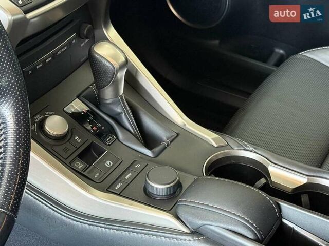 Красный Лексус НХ, объемом двигателя 2 л и пробегом 71 тыс. км за 25990 $, фото 22 на Automoto.ua