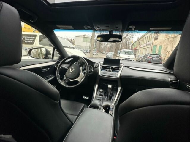 Красный Лексус НХ, объемом двигателя 2 л и пробегом 75 тыс. км за 23000 $, фото 5 на Automoto.ua