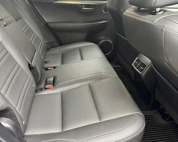 Червоний Лексус НХ, об'ємом двигуна 2 л та пробігом 158 тис. км за 25500 $, фото 18 на Automoto.ua