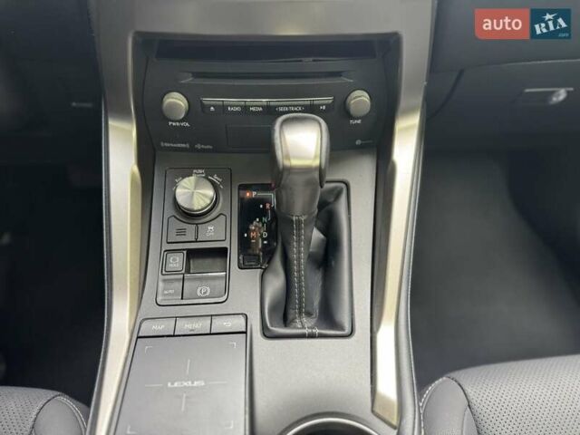 Красный Лексус НХ, объемом двигателя 2 л и пробегом 94 тыс. км за 22999 $, фото 42 на Automoto.ua