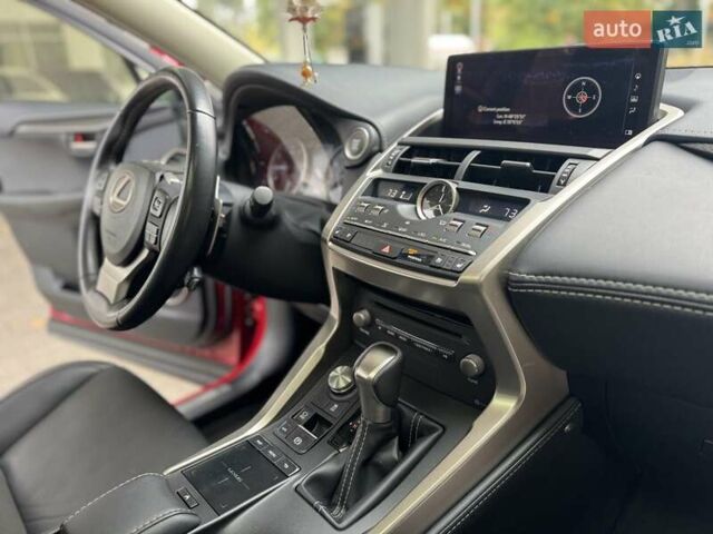 Червоний Лексус НХ, об'ємом двигуна 2 л та пробігом 94 тис. км за 22999 $, фото 28 на Automoto.ua