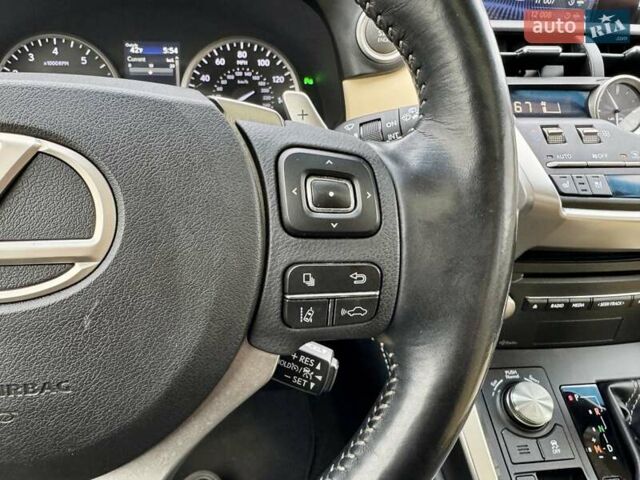 Красный Лексус НХ, объемом двигателя 2 л и пробегом 96 тыс. км за 28900 $, фото 61 на Automoto.ua