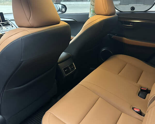 Червоний Лексус НХ, об'ємом двигуна 2 л та пробігом 39 тис. км за 25500 $, фото 15 на Automoto.ua