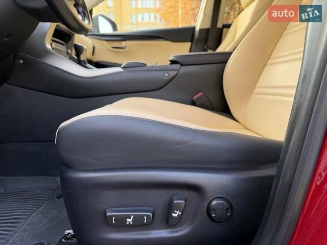 Червоний Лексус НХ, об'ємом двигуна 2 л та пробігом 99 тис. км за 28300 $, фото 8 на Automoto.ua