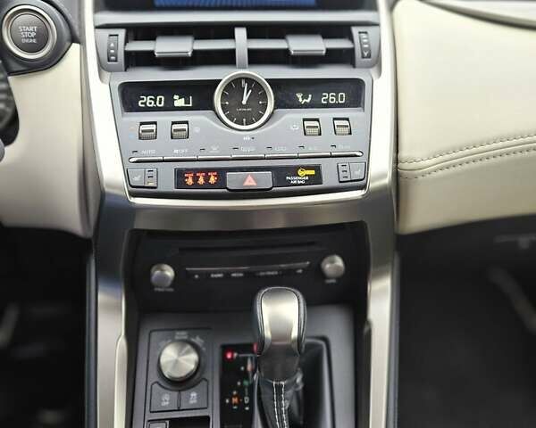 Червоний Лексус НХ, об'ємом двигуна 2 л та пробігом 22 тис. км за 35200 $, фото 18 на Automoto.ua