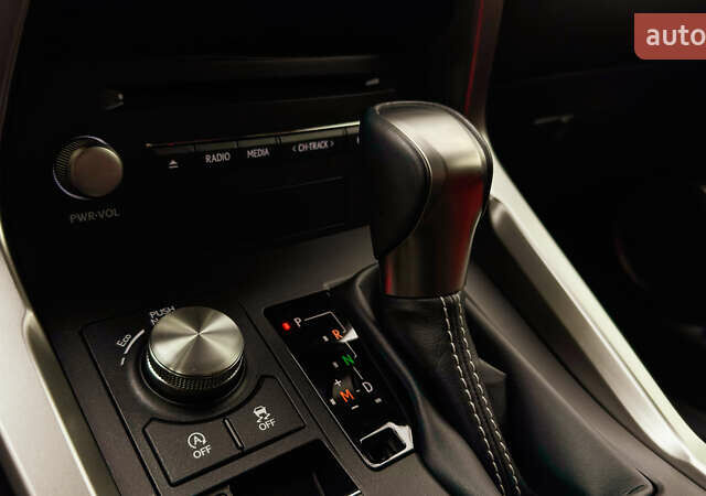 Красный Лексус НХ, объемом двигателя 2 л и пробегом 7 тыс. км за 37900 $, фото 23 на Automoto.ua