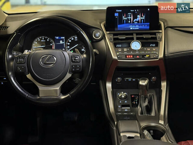 Красный Лексус НХ, объемом двигателя 1.99 л и пробегом 46 тыс. км за 35999 $, фото 11 на Automoto.ua