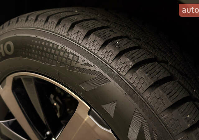 Красный Лексус НХ, объемом двигателя 2 л и пробегом 7 тыс. км за 37900 $, фото 9 на Automoto.ua