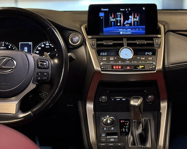 Красный Лексус НХ, объемом двигателя 1.99 л и пробегом 46 тыс. км за 35999 $, фото 13 на Automoto.ua