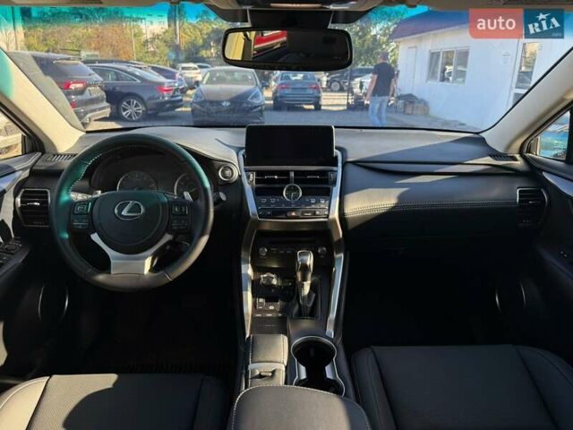 Красный Лексус НХ, объемом двигателя 2 л и пробегом 7 тыс. км за 35000 $, фото 38 на Automoto.ua