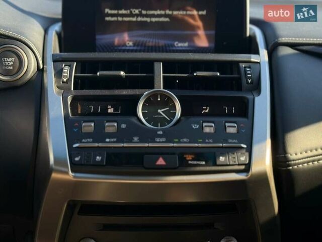 Красный Лексус НХ, объемом двигателя 2 л и пробегом 7 тыс. км за 35000 $, фото 48 на Automoto.ua