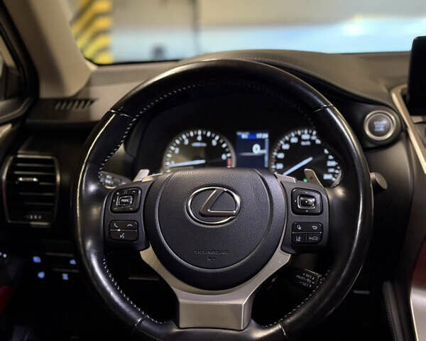 Красный Лексус НХ, объемом двигателя 1.99 л и пробегом 46 тыс. км за 35999 $, фото 12 на Automoto.ua