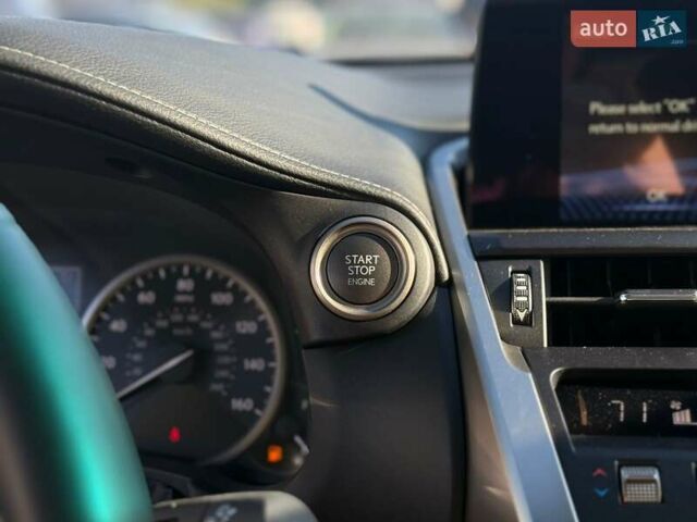 Красный Лексус НХ, объемом двигателя 2 л и пробегом 7 тыс. км за 35000 $, фото 46 на Automoto.ua