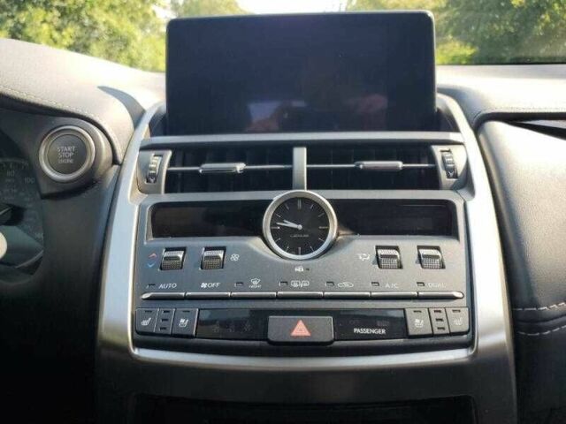 Червоний Лексус НХ, об'ємом двигуна 2 л та пробігом 34 тис. км за 11700 $, фото 10 на Automoto.ua