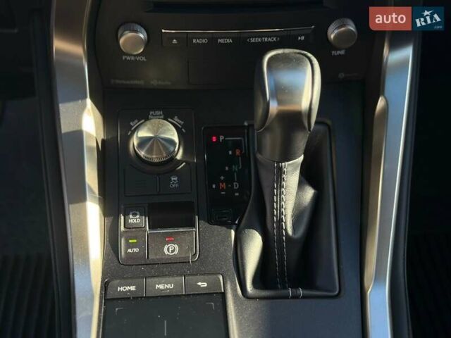 Красный Лексус НХ, объемом двигателя 2 л и пробегом 7 тыс. км за 35000 $, фото 51 на Automoto.ua