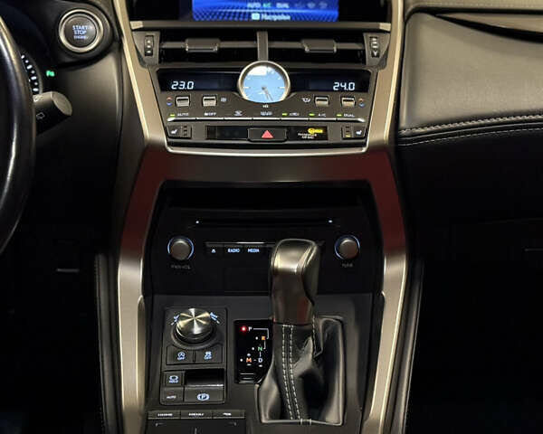 Красный Лексус НХ, объемом двигателя 1.99 л и пробегом 46 тыс. км за 35999 $, фото 15 на Automoto.ua