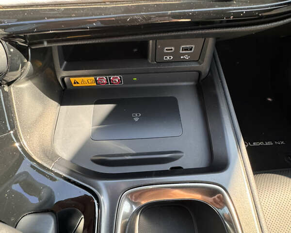 Красный Лексус НХ, объемом двигателя 2.49 л и пробегом 17 тыс. км за 47500 $, фото 13 на Automoto.ua