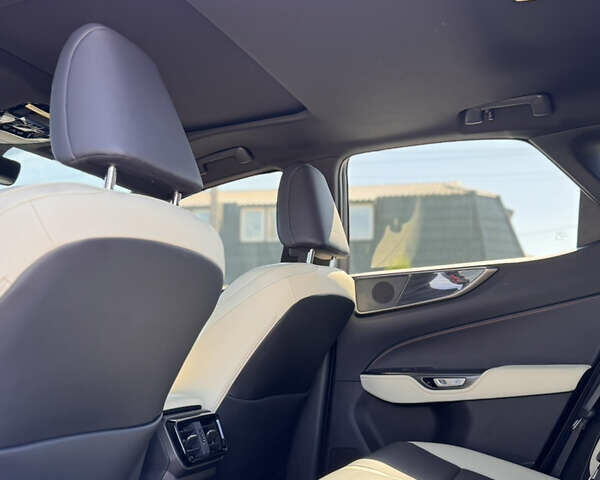 Красный Лексус НХ, объемом двигателя 2.49 л и пробегом 17 тыс. км за 47500 $, фото 7 на Automoto.ua